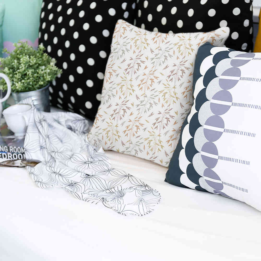 Almohada de salud con delicadas ramas coloridas