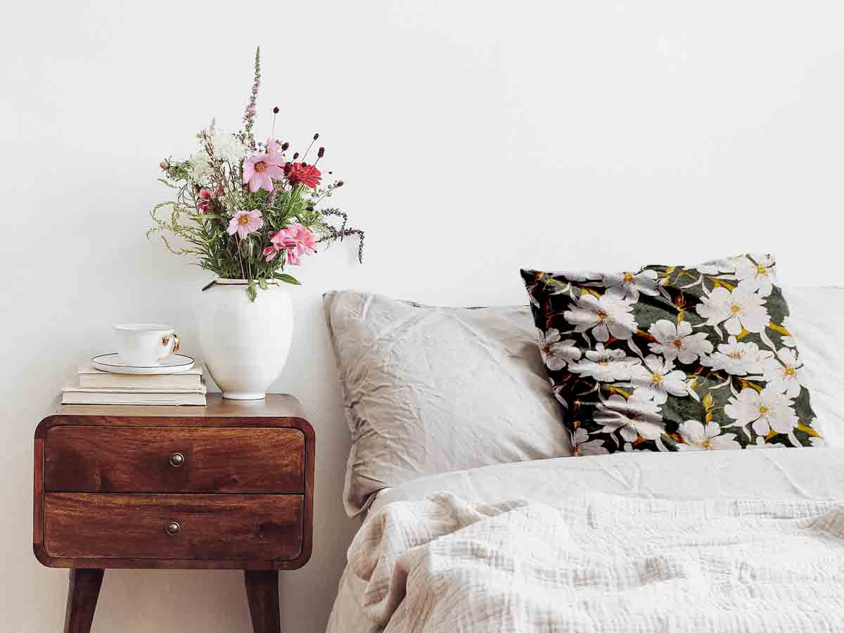 Almohada de salud con flores de áster rosa