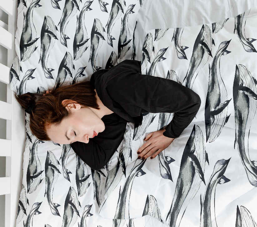 Set de ropa de cama con manta terapéutica ballena azul negra