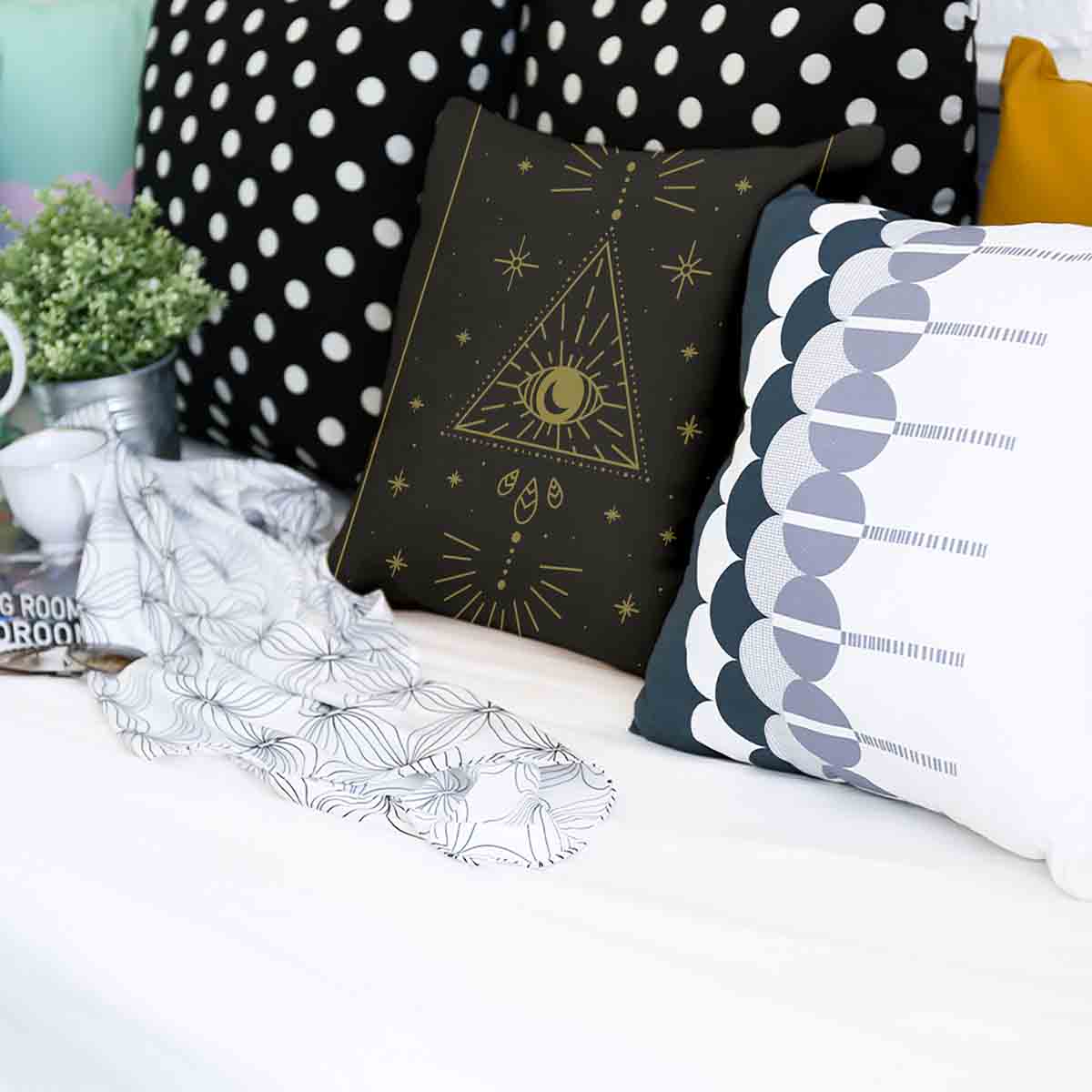 Almohada de salud negra sol y cosmos