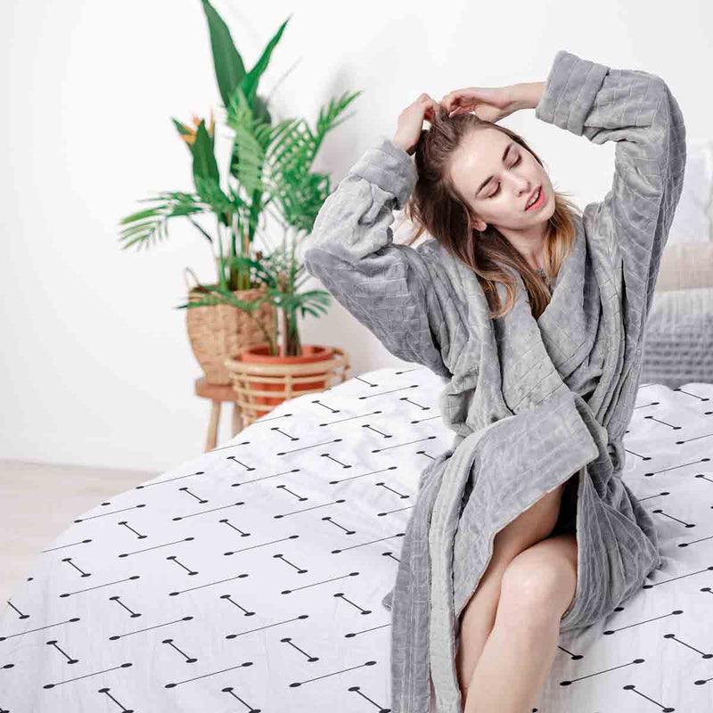 Therapy blanket bedding set, white, matchstick pattern.