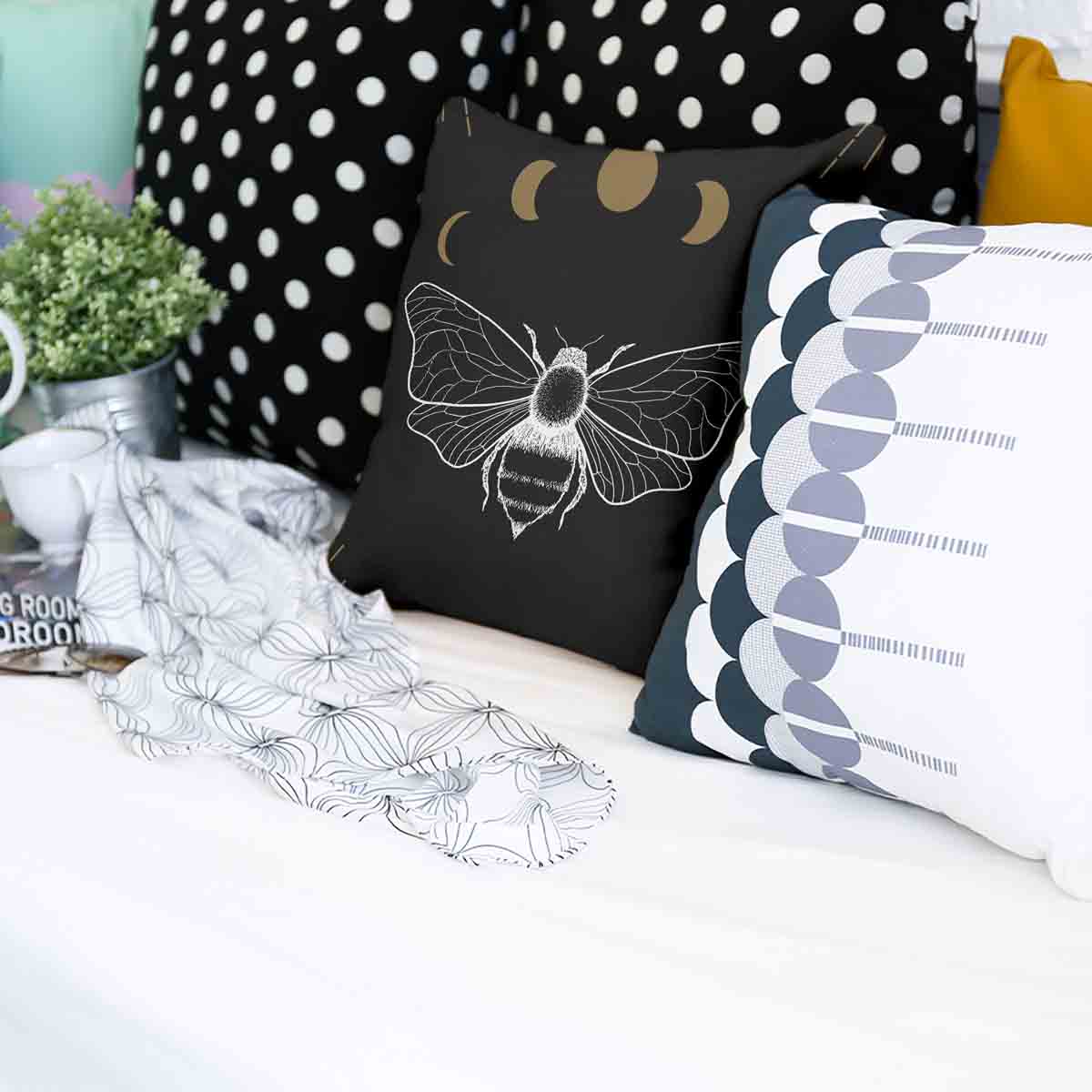 Almohada de salud negra con polilla