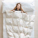 Juego de ropa de cama con manta terapéutica blanca con formas coloridas