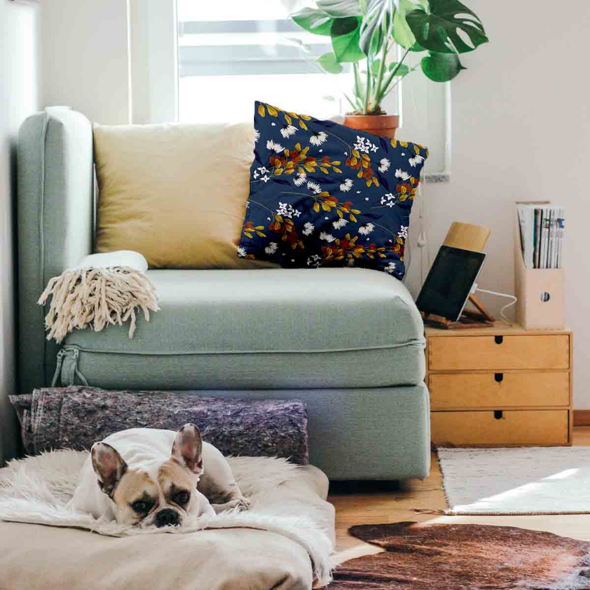 Almohada de salud azul con ramo de flores