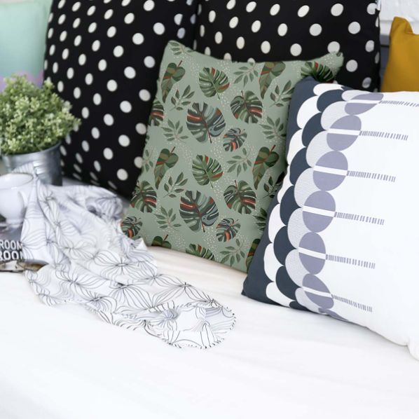 Health Pillow Dark Monstera