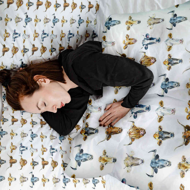 Therapy blanket bedding set, white with bull heads.