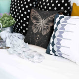 Almohada de salud negra con mariposa