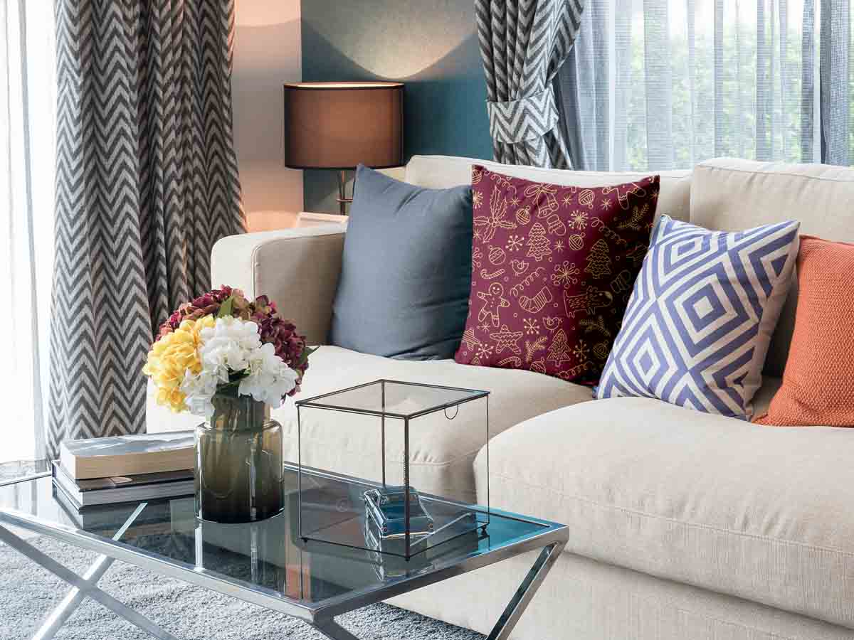 Cuscino salute rosso con divertenti motivi natalizi