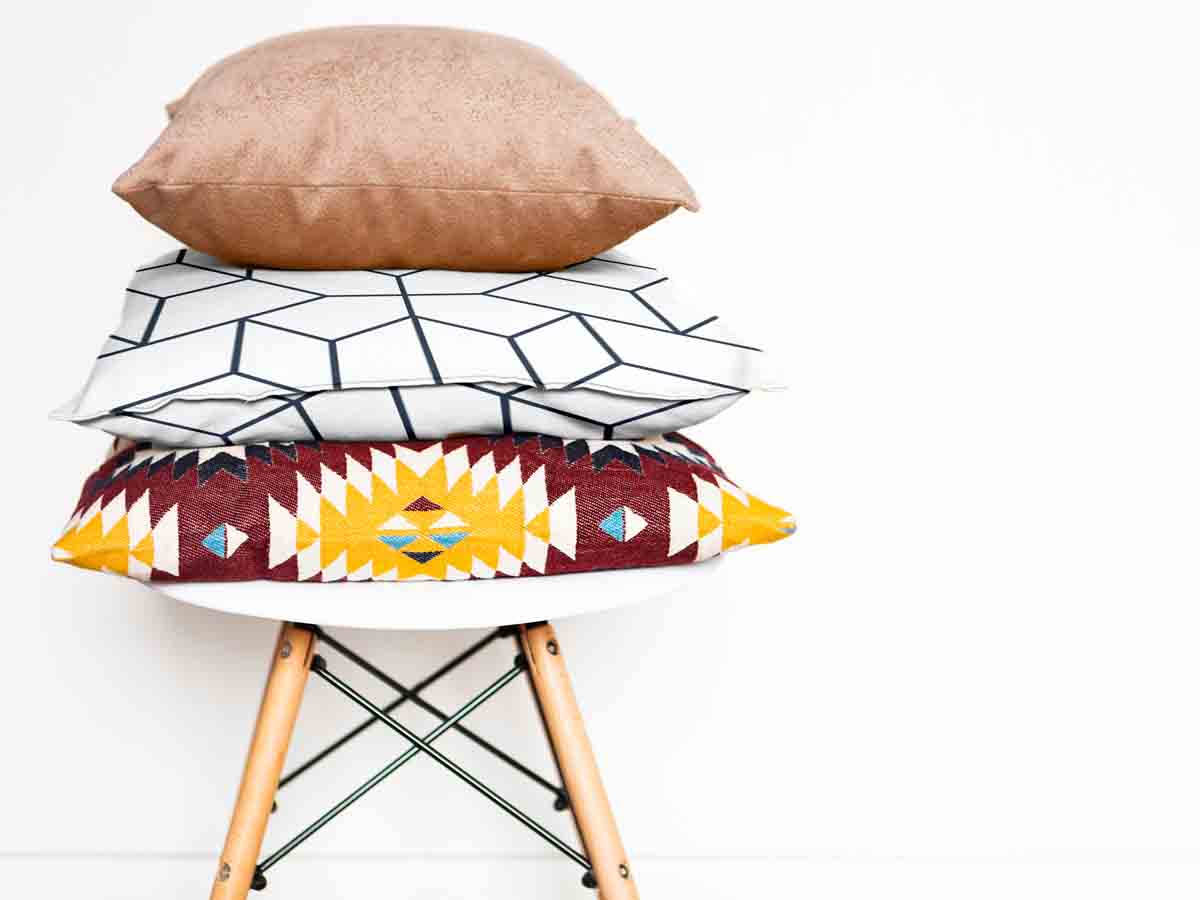 Gezondheidskussen wit met zwarte patronen