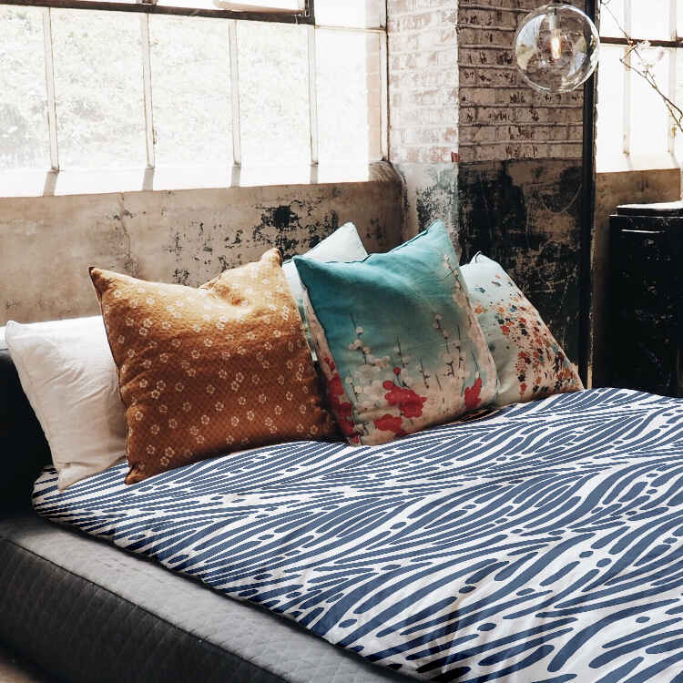 Therapy blankets bedding set, wavy pattern, blue.