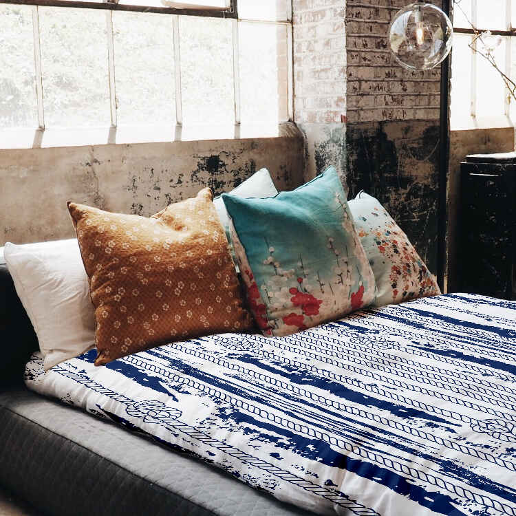 Therapy blanket bedding set, striped pattern.