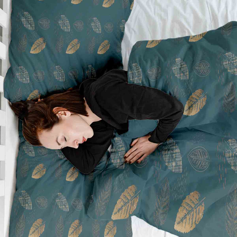 Set di biancheria da letto con coperta terapeutica verde con foglia dorata