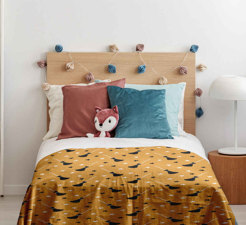 Juego de ropa de cama con manta terapéutica naranja con escoba de Potter