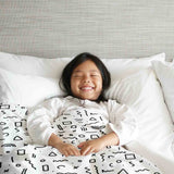 Juego de ropa de cama con mantas terapéuticas blanco con formas en negro