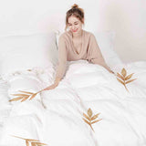 Therapy blanket bedding set, white with straws.