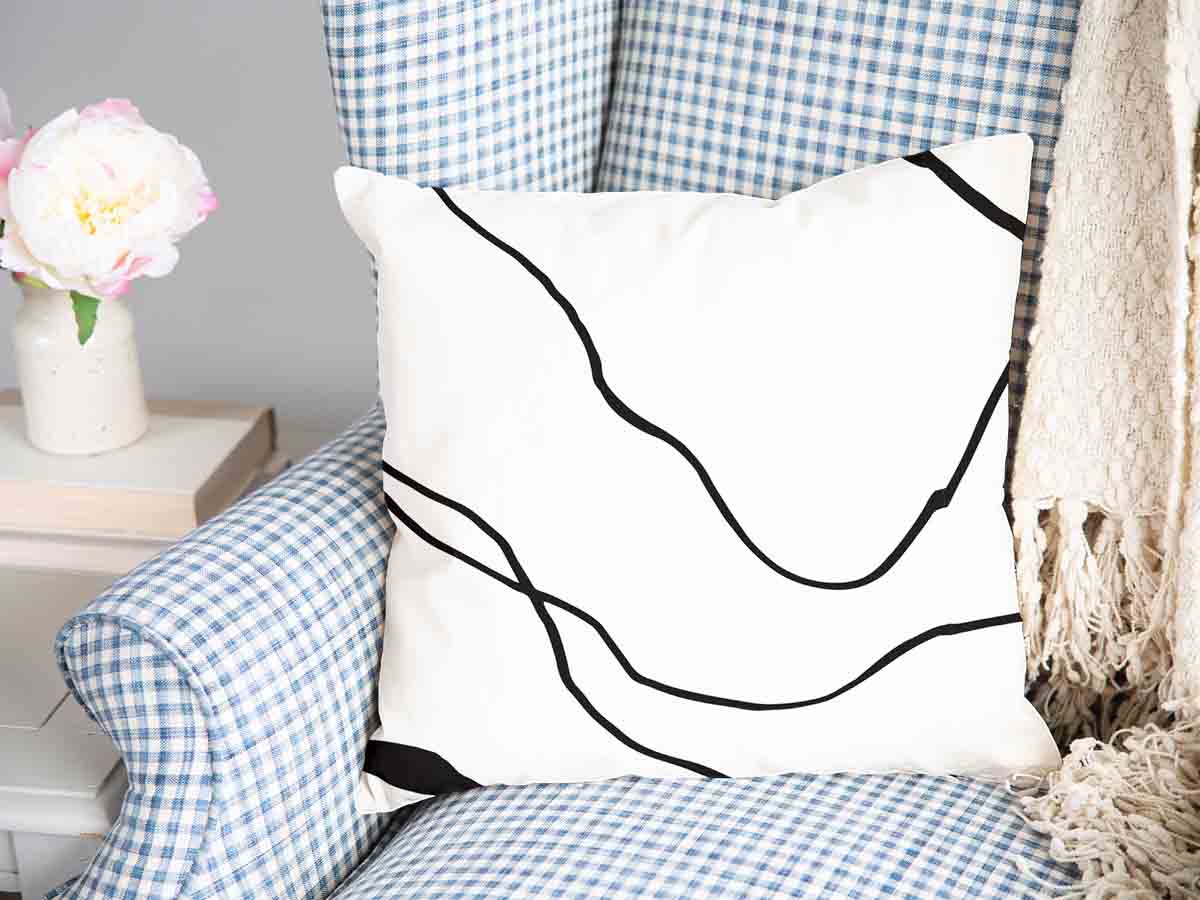 Gezondheidskussen met zwarte slangenlijnen