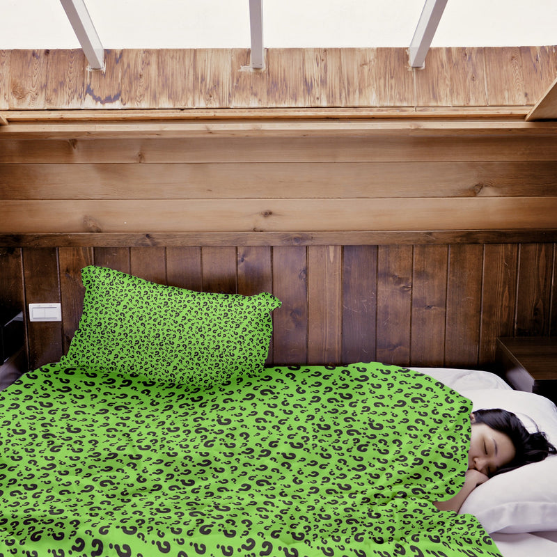 Therapy blankets and bedding set, light green with question marks.