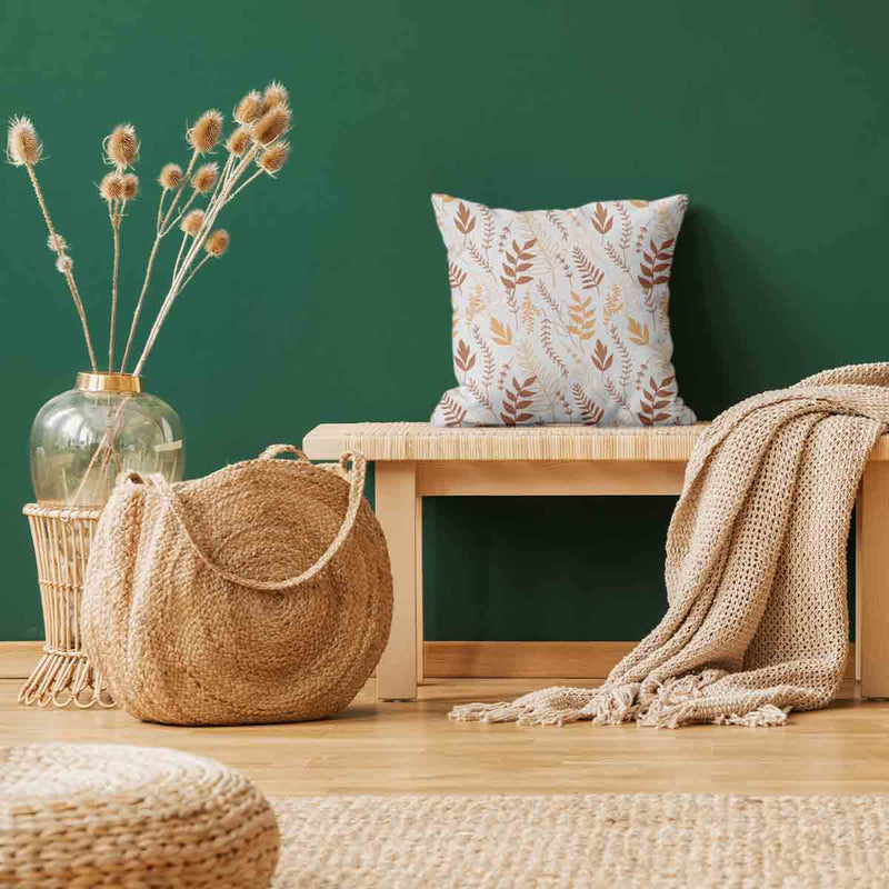 Almohada de salud blanca con ramas otoñales
