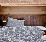 Therapy blankets bedding set, wavy pattern, blue.