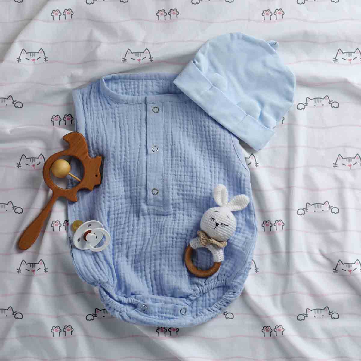 Original therapy blanket - cotton cover white with small cats