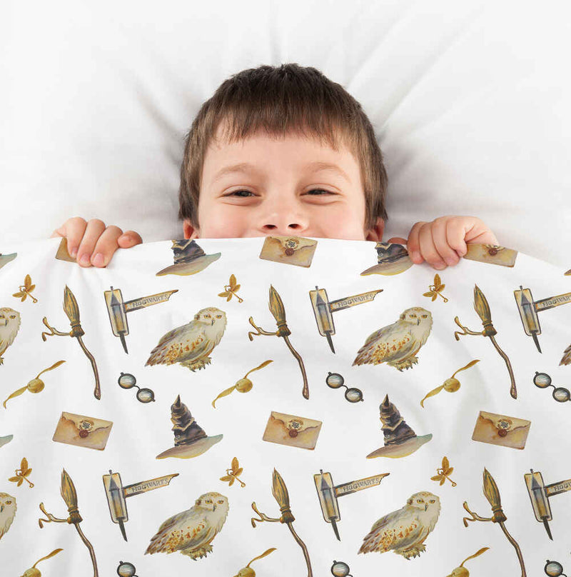 Set de ropa de cama con mantas terapéuticas blancas con búhos