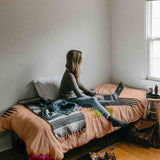 Set de ropa de cama con manta terapéutica naranja con grulla