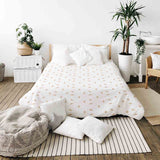 Therapy blanket bedding set, white with straws.