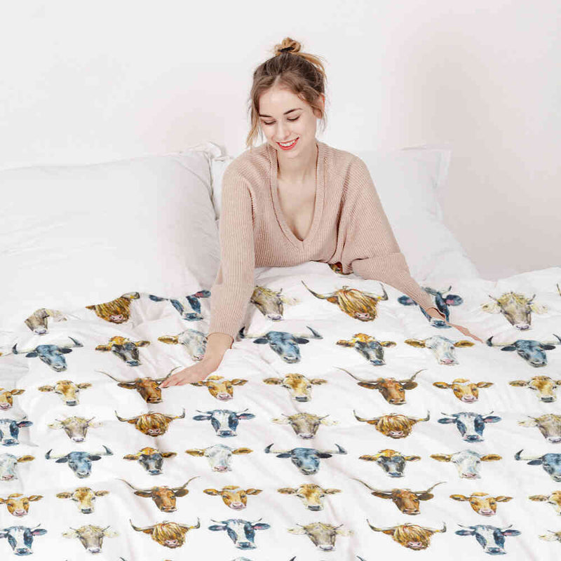 Therapy blanket bedding set, white with bull heads.