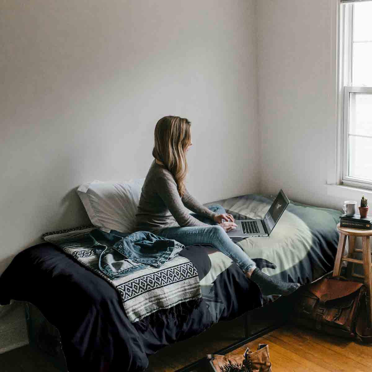 Set de ropa de cama con manta terapéutica Hombre a la luz de la luna