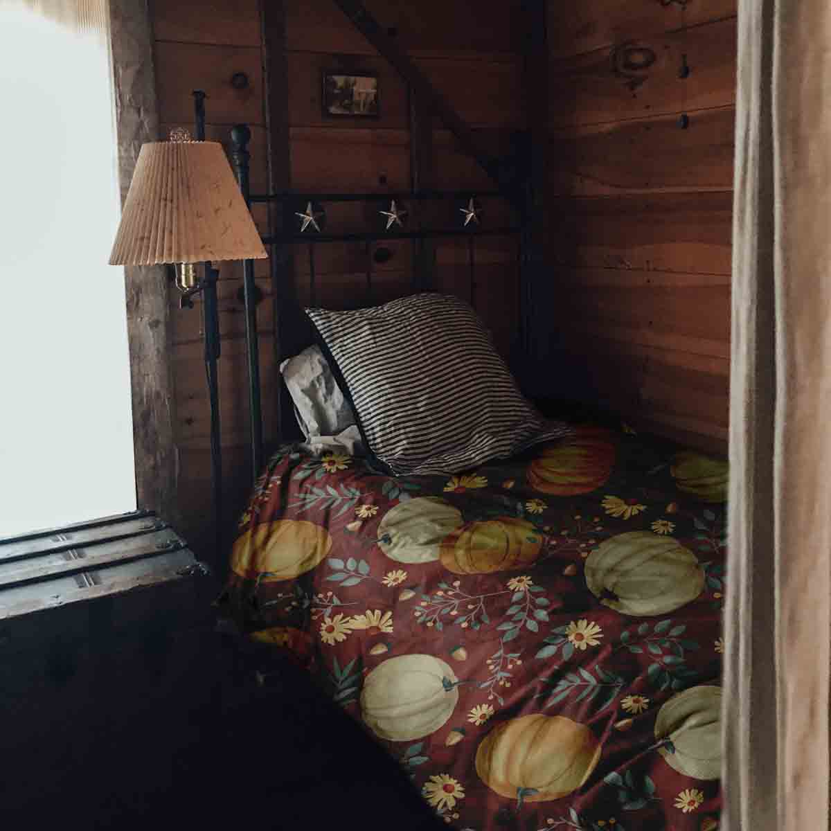 Juego de ropa de cama con manta terapéutica rojo con calabazas