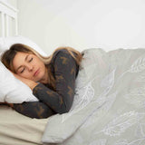 Therapy blanket bedding set, beige with light leaves.