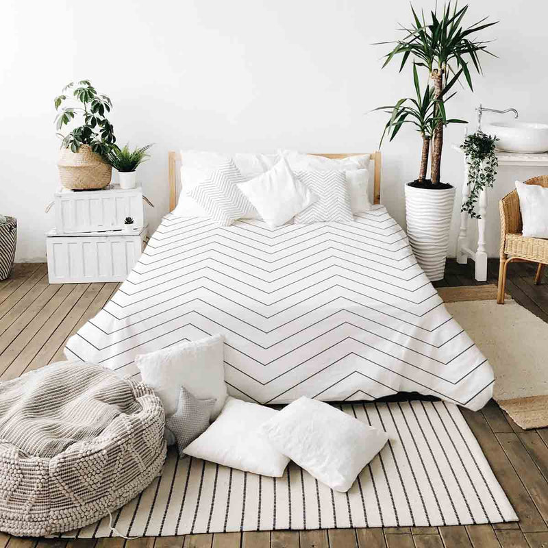 Therapy blanket bedding set, white with black zigzag pattern.