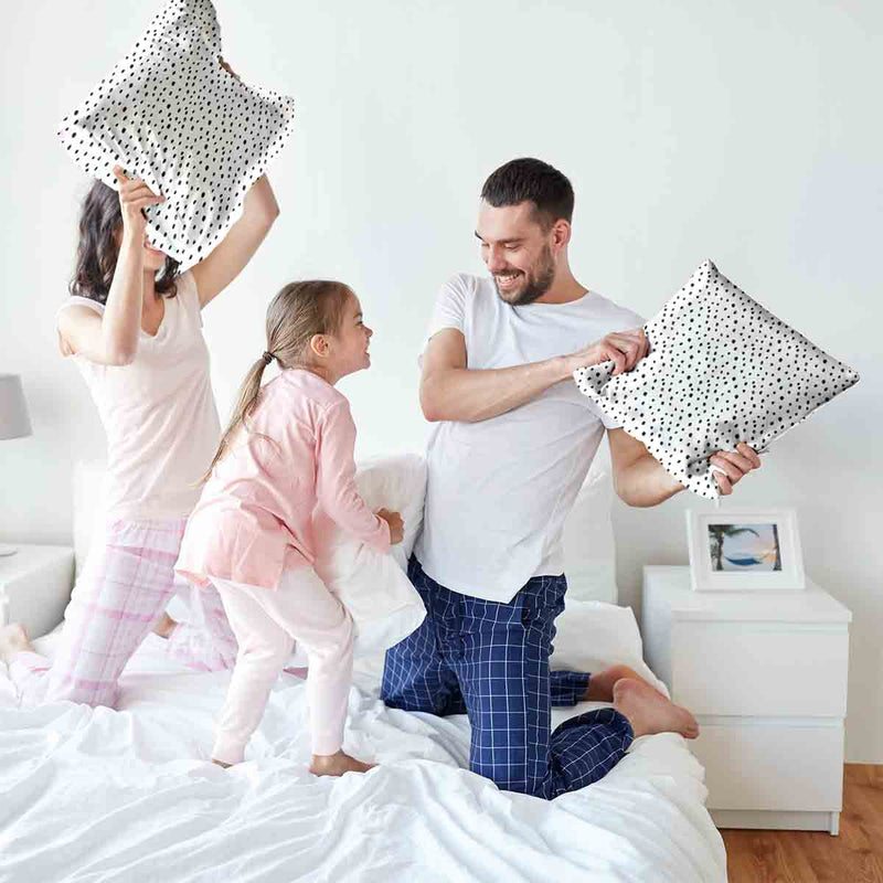 Cuscino sanitario bianco con molti piccoli puntini