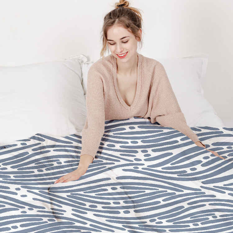 Therapy blankets bedding set, wavy pattern, blue.